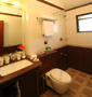 Deluxe Room Bathroom